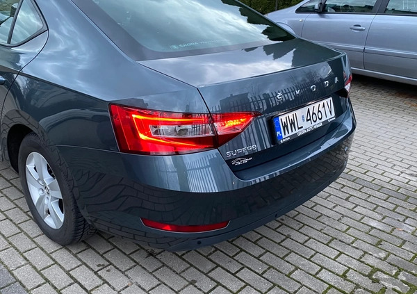 Skoda Superb cena 72900 przebieg: 208500, rok produkcji 2020 z Wołomin małe 154